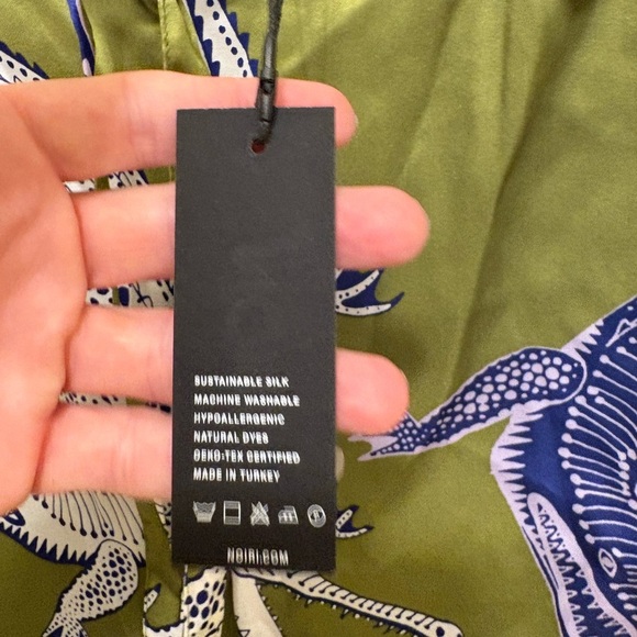 NOLI YOGA-Noiri Dragon Print Pajama Set NWT Olive Green Satin Top & Pants Size M - Picture 10 of 12